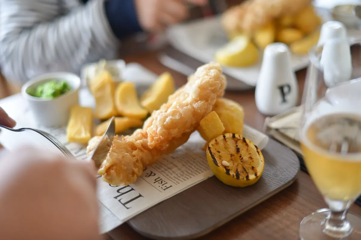 Mushy Peas vs Garden Peas: Which Side Is Best with Fish and Chips?